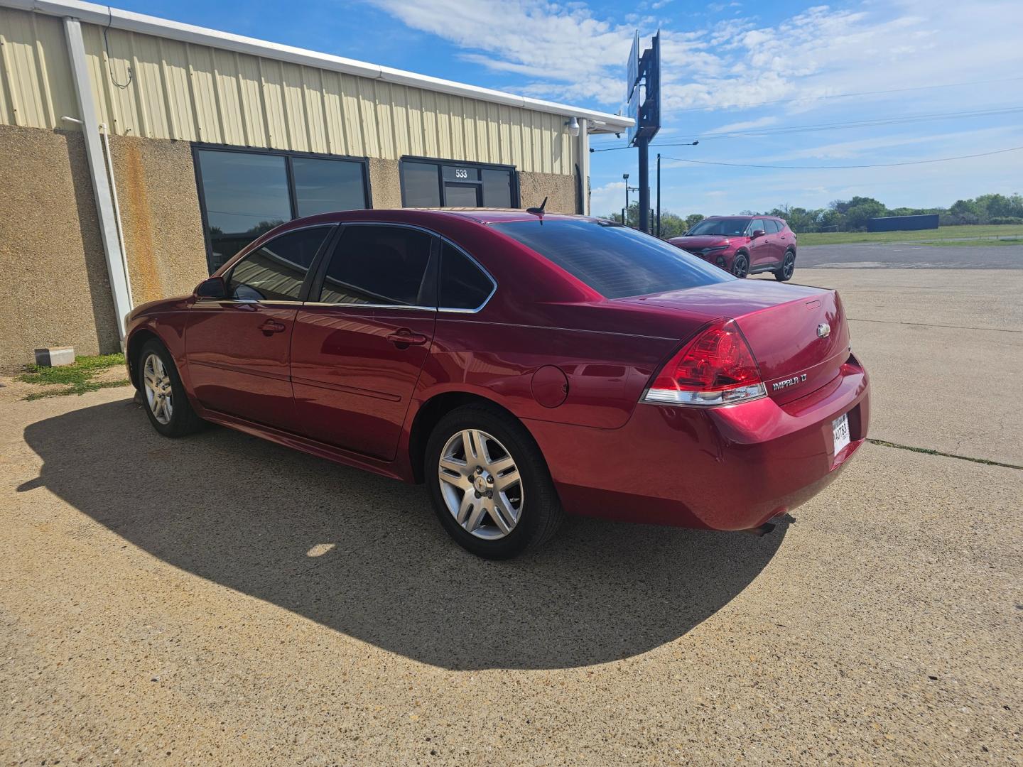 2015 RED Chevrolet Impala Limited LT (2G1WB5E30F1) with an 3.6L V6 DOHC 16V FFV engine, 6-Speed Automatic transmission, located at 533 S Seven Points BLVD, Seven Points, TX, 75143, (430) 255-4030, 32.313999, -96.209351 - Photo#3